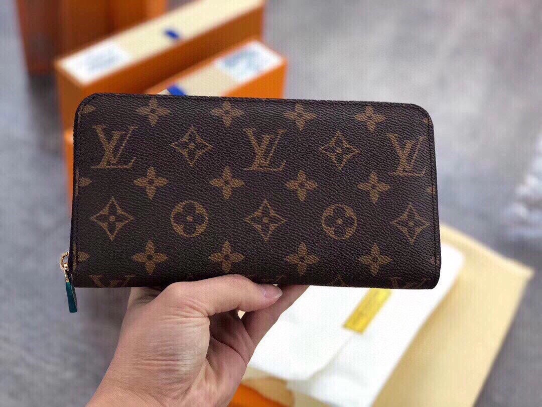 Louis Vitton Wallet in Brown Monogram