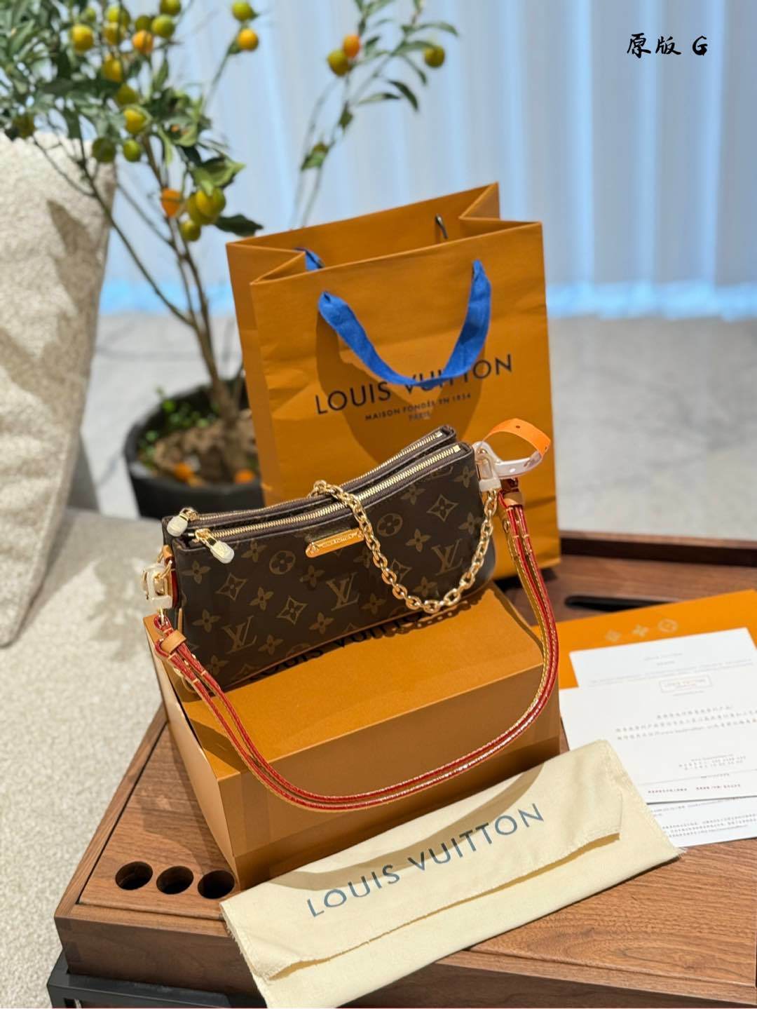 Louis Vitton Pochette Liv Handbag Brown Monogram